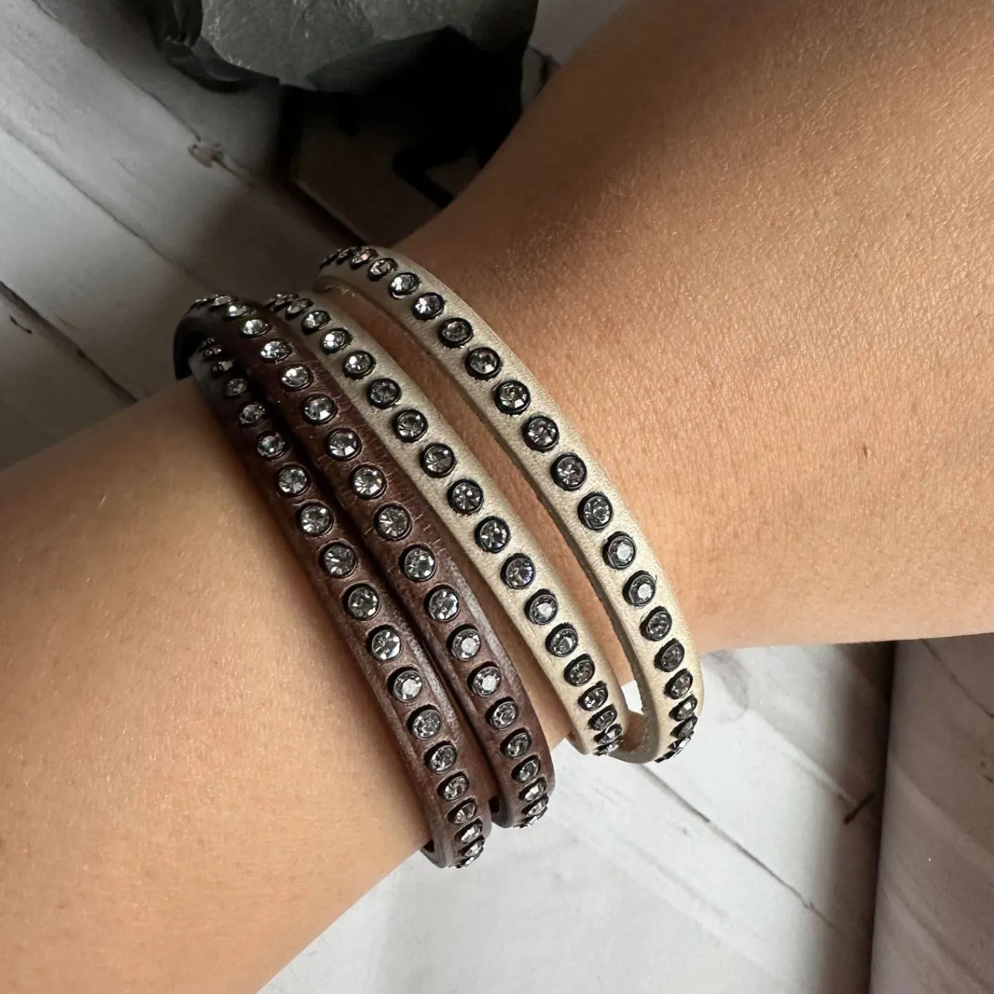 VIAMAJA Armbånd Beige m. Swarowski sten Online