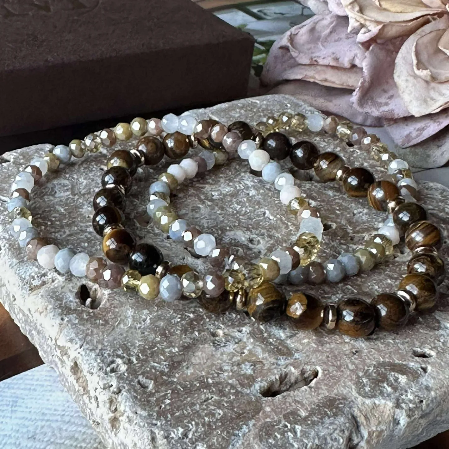 VIAMAJA Armbånd Luna Tiger Eye – Sæt med 3 stk