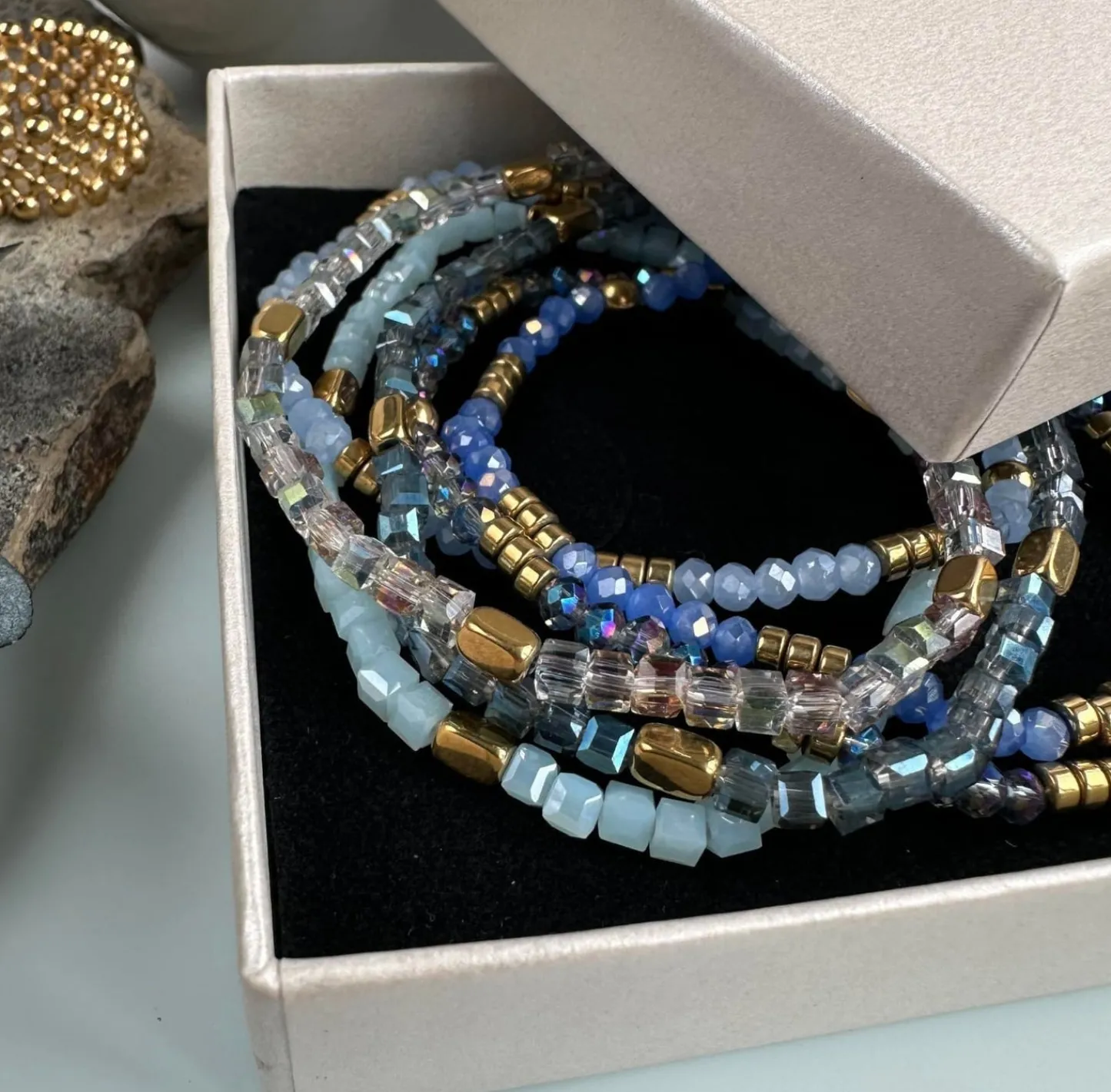 VIAMAJA Armbånd Merle – Blue mix 1.Stk Discount