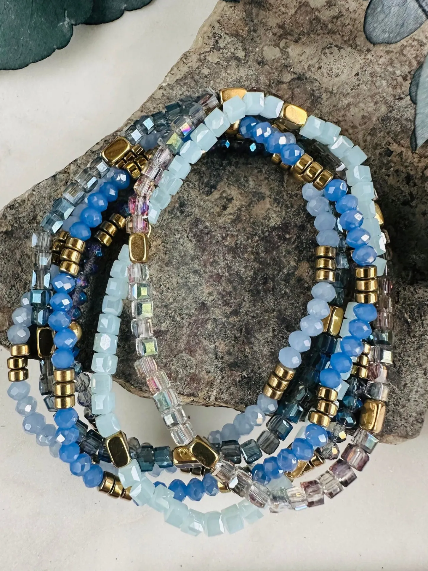 VIAMAJA Armbånd Merle – Blue mix 1.Stk Discount