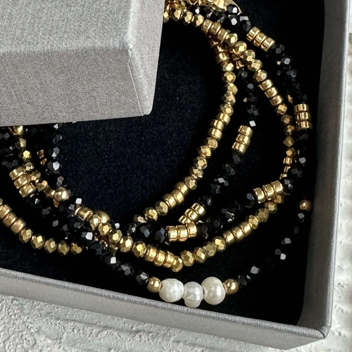 VIAMAJA Armbånd MICHELLE Black / Pearl - 5 stk New