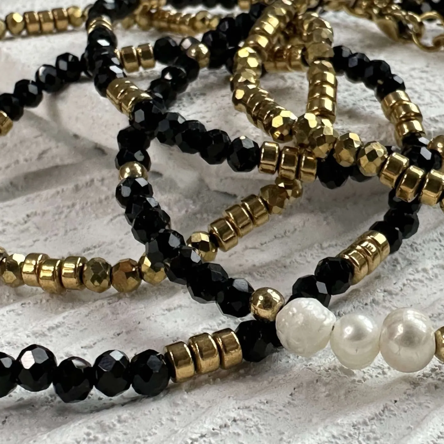VIAMAJA Armbånd MICHELLE Black / Pearl - 5 stk New