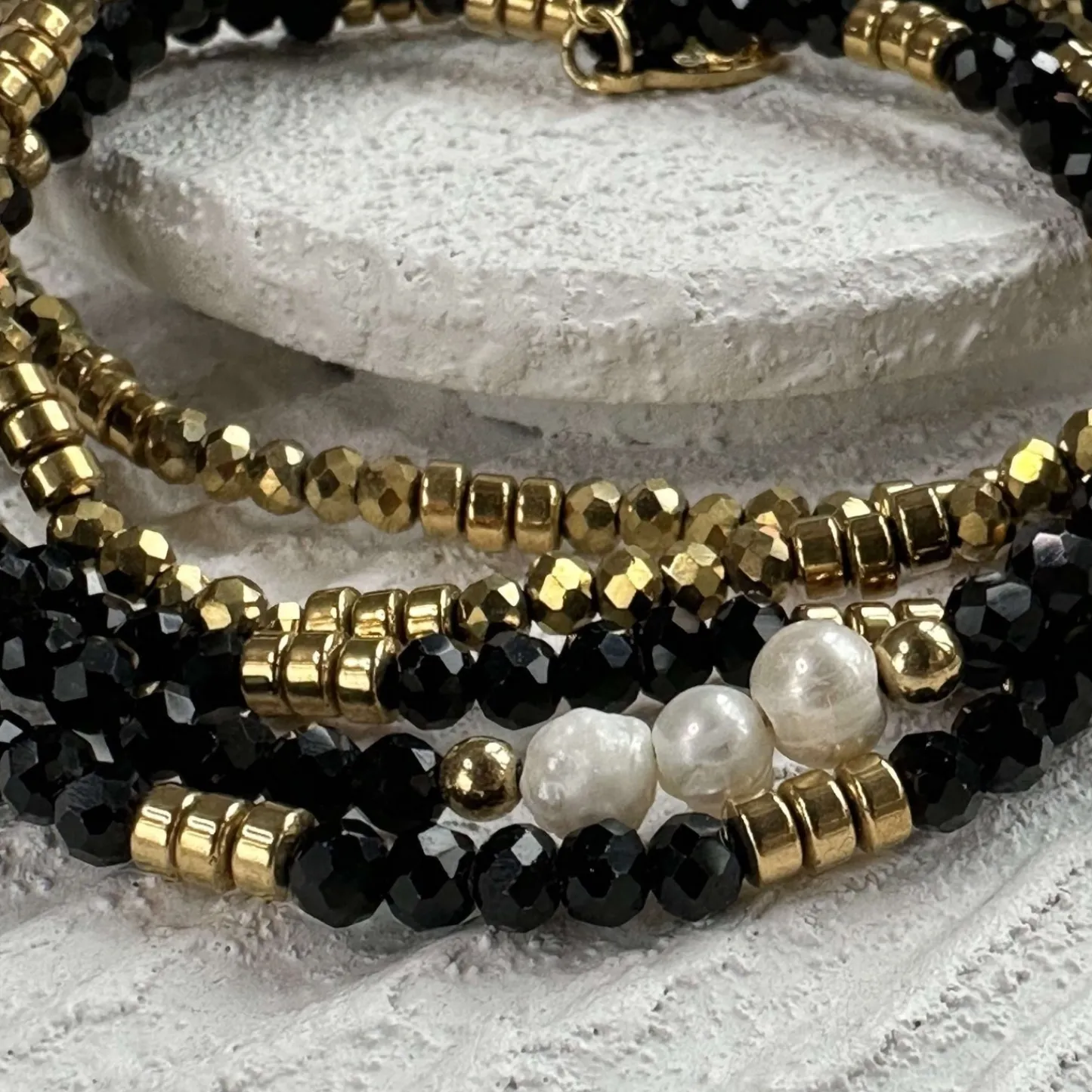 VIAMAJA Armbånd MICHELLE Black / Pearl - 5 stk New