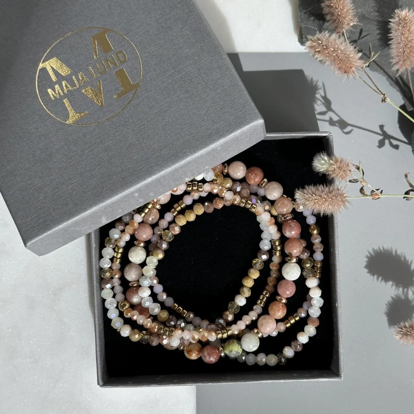 VIAMAJA Armbånd MICHELLE Natur – Sæt med 5 armbånd Clearance