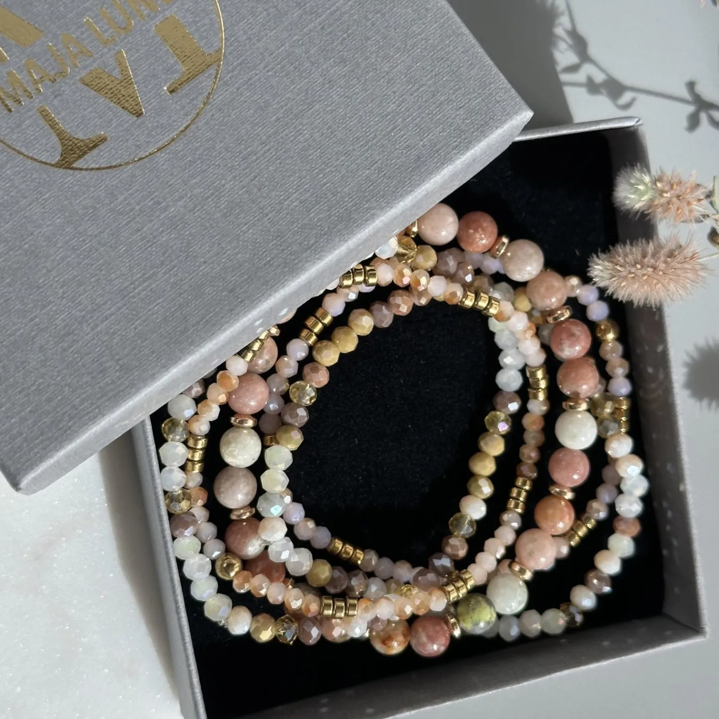 VIAMAJA Armbånd MICHELLE Natur – Sæt med 5 armbånd Clearance