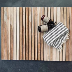 VIAMAJA Bademåtte i Teak med gummifødder – 80X60cm