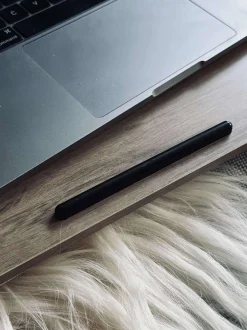 VIAMAJA Bakkebord til laptop og telefon