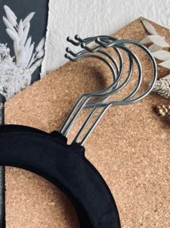 VIAMAJA Bøjler i sort velour - Pakke med 6 stk Outlet