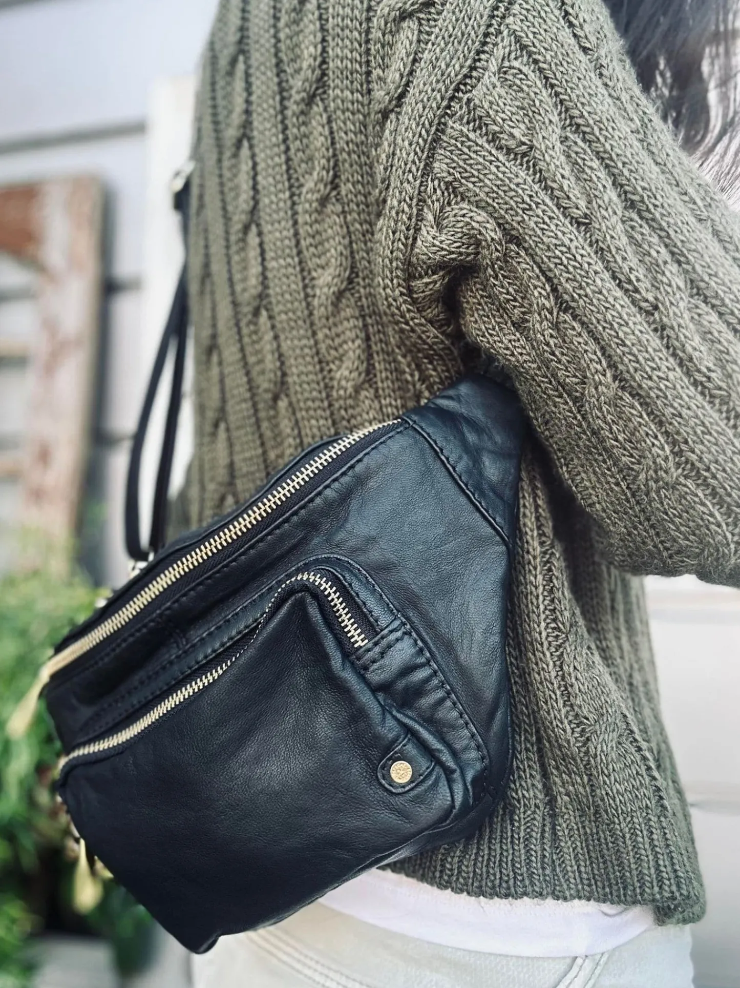 VIAMAJA Bæltetaske CLASSY - Black / Gold Outlet