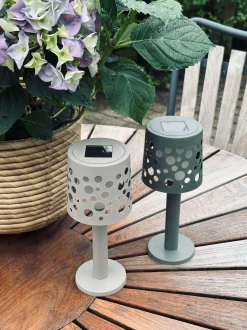 VIAMAJA Bordlampe med solceller - Army Online