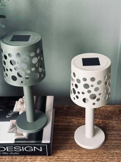VIAMAJA Bordlampe med solceller - Army Online