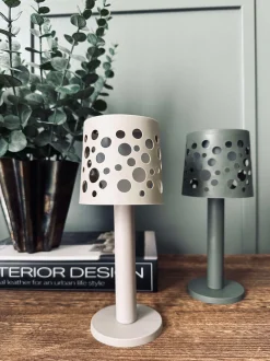 VIAMAJA Bordlampe med solceller - Army Online