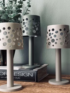 VIAMAJA Bordlampe med solceller - Mørk beige Discount