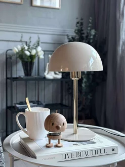 VIAMAJA Bordlampe Sand / guld Hot