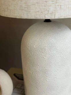VIAMAJA Bordlampe STONEWARE - Lys natur Hot