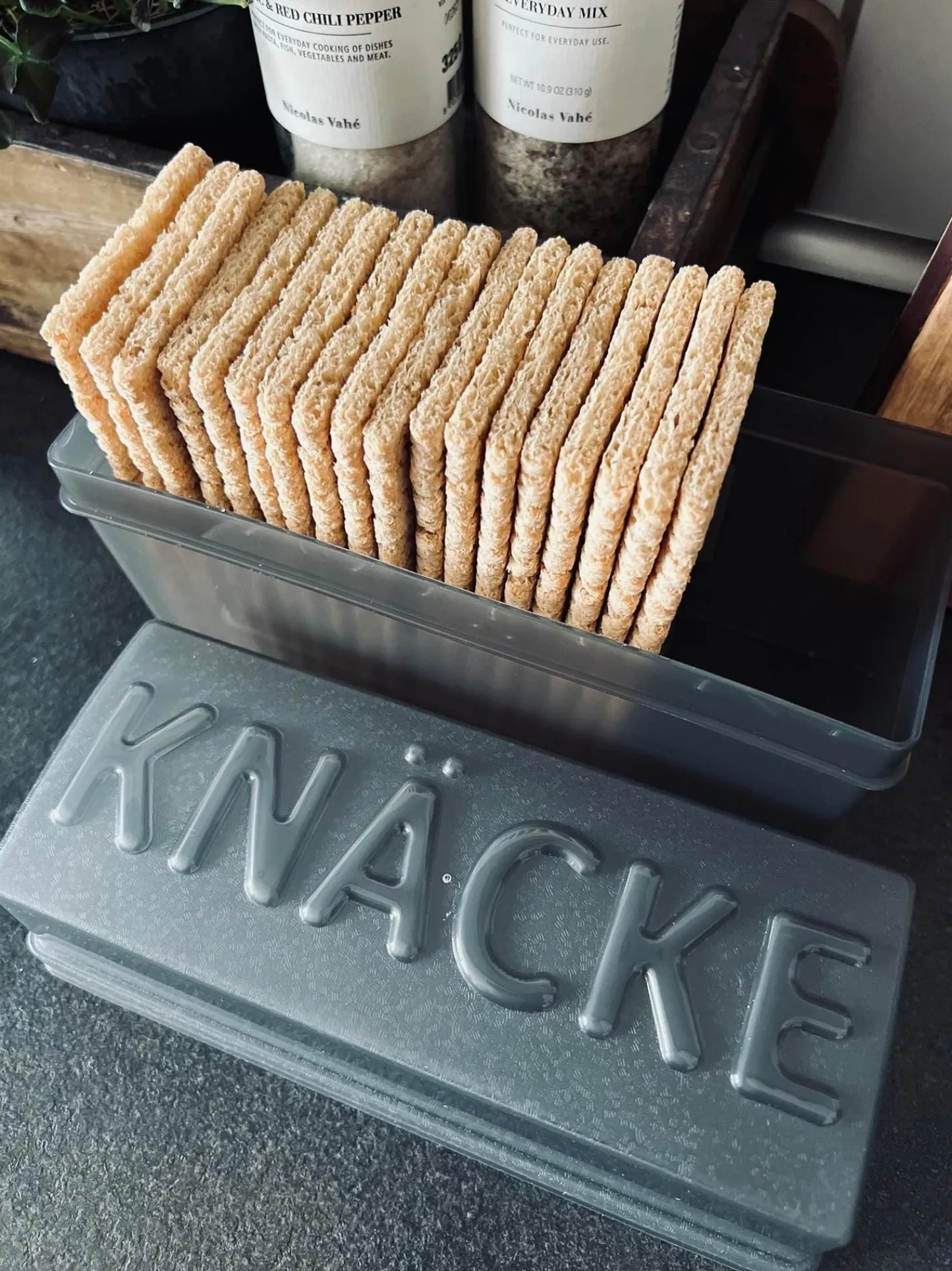 VIAMAJA Box til knækbrød - Grå Hot