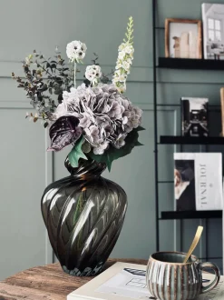 VIAMAJA Buket med hortensia og eukalyptus
