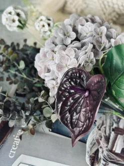 VIAMAJA Buket med hortensia og eukalyptus
