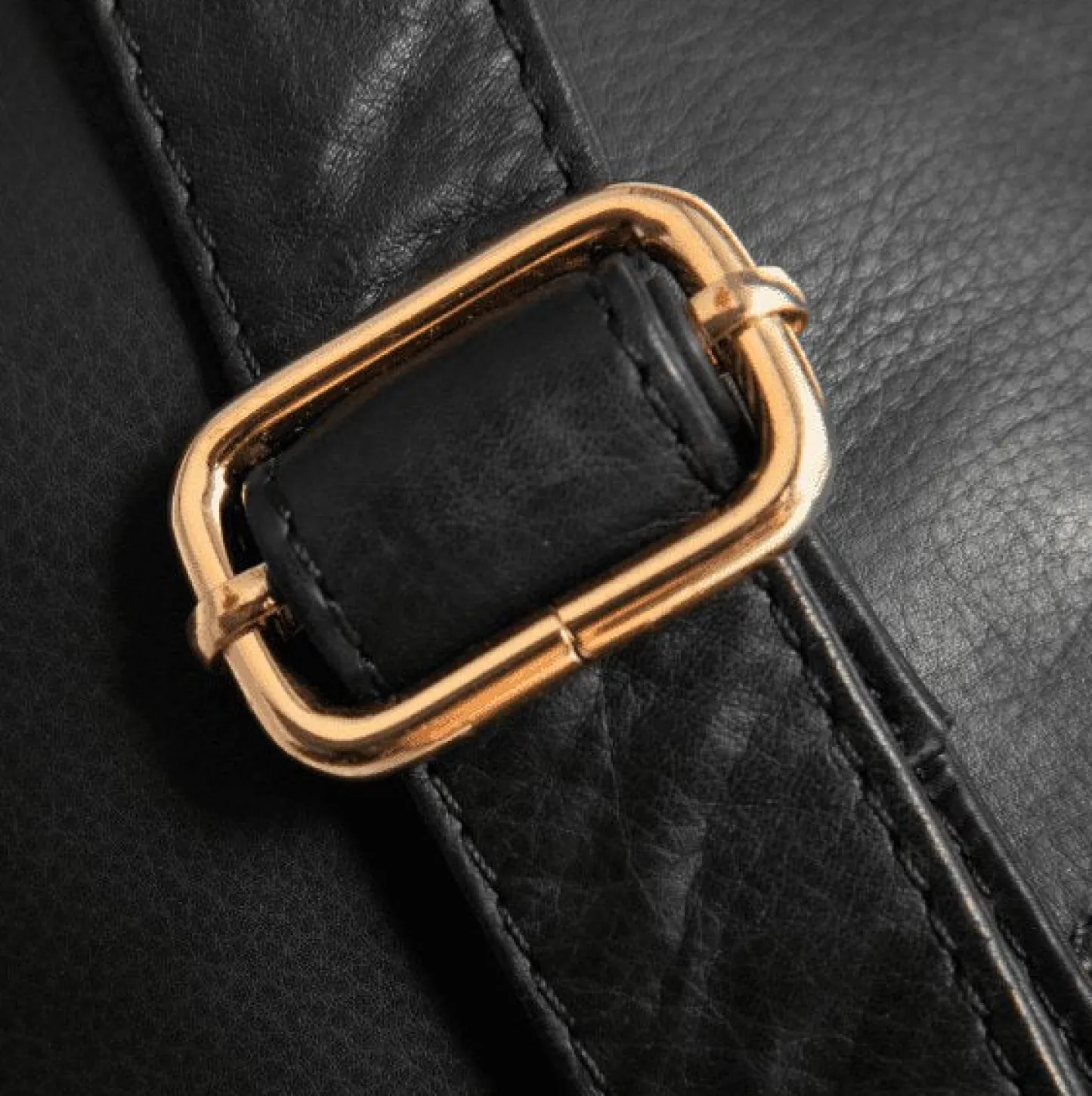 VIAMAJA Bumbag - BLACK / GOLD i blød skind kvalitet Discount