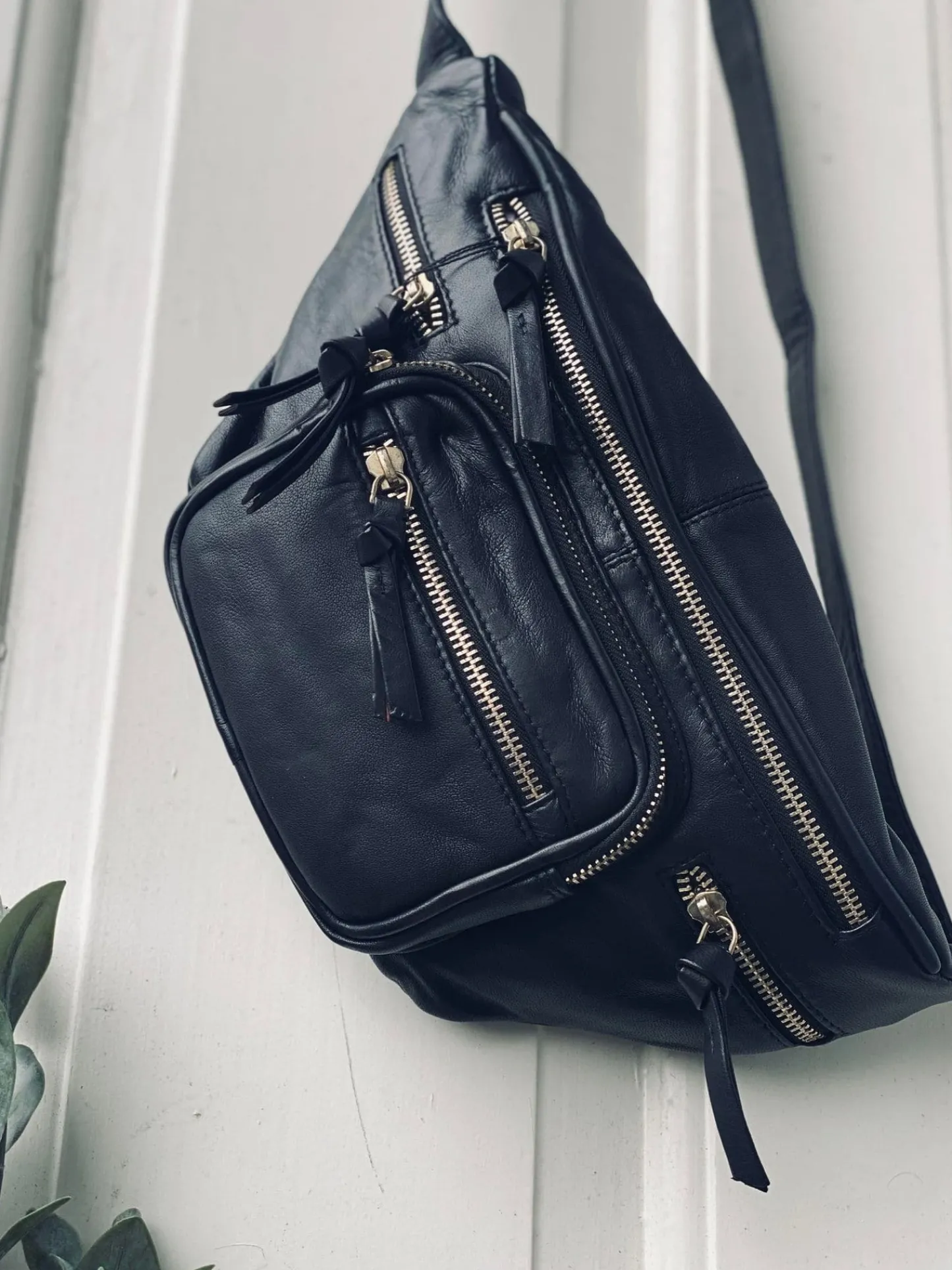 VIAMAJA Bumbag - VINTAGE Black / Gold Online