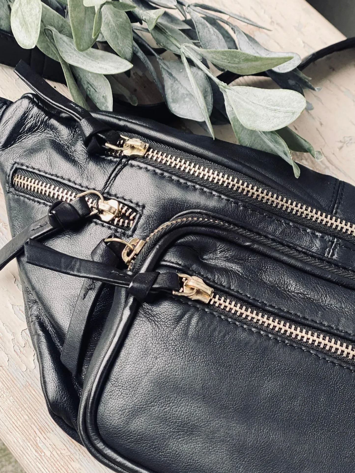 VIAMAJA Bumbag - VINTAGE Black / Gold Online