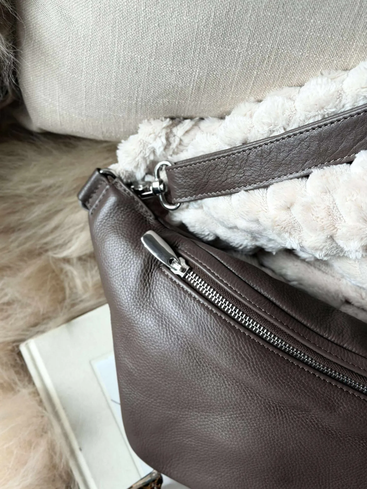 VIAMAJA Bumbag Aura - Dark taupe New