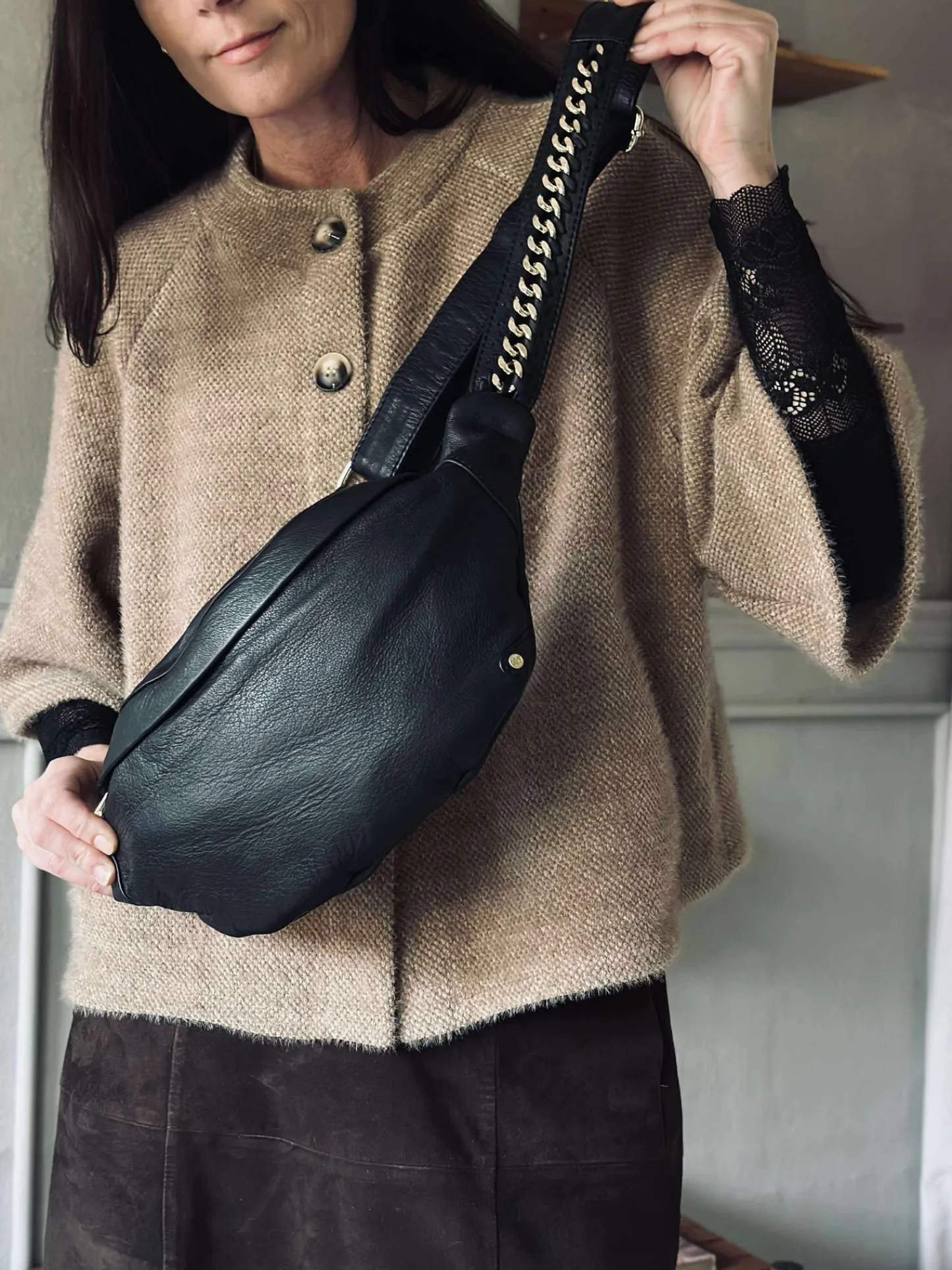 VIAMAJA Bumbag med guldkæde på remmen Hot