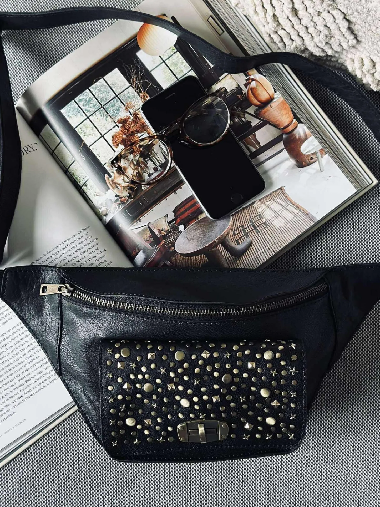 VIAMAJA Bumbag med nitter - Black Online