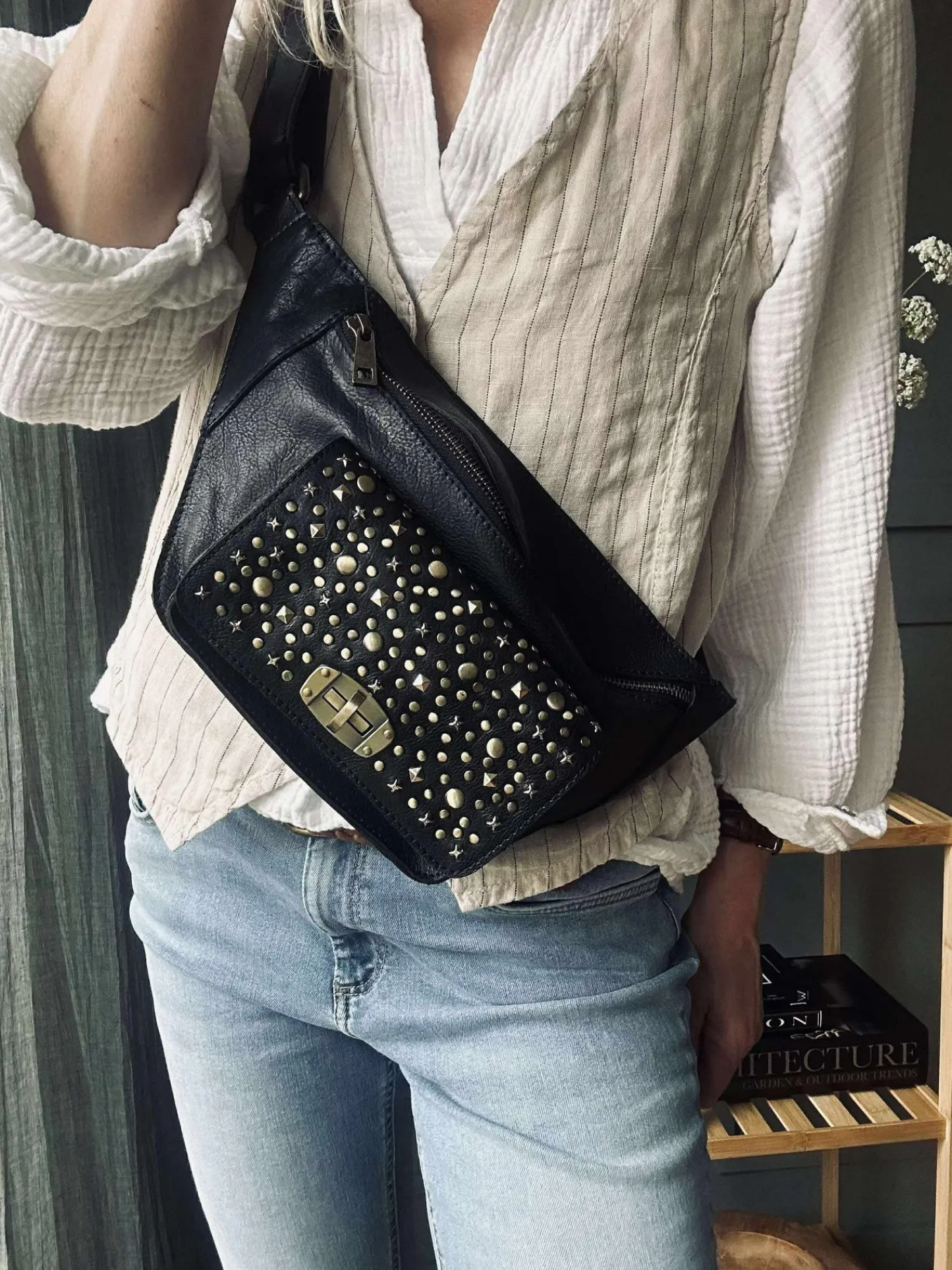 VIAMAJA Bumbag med nitter - Black Online