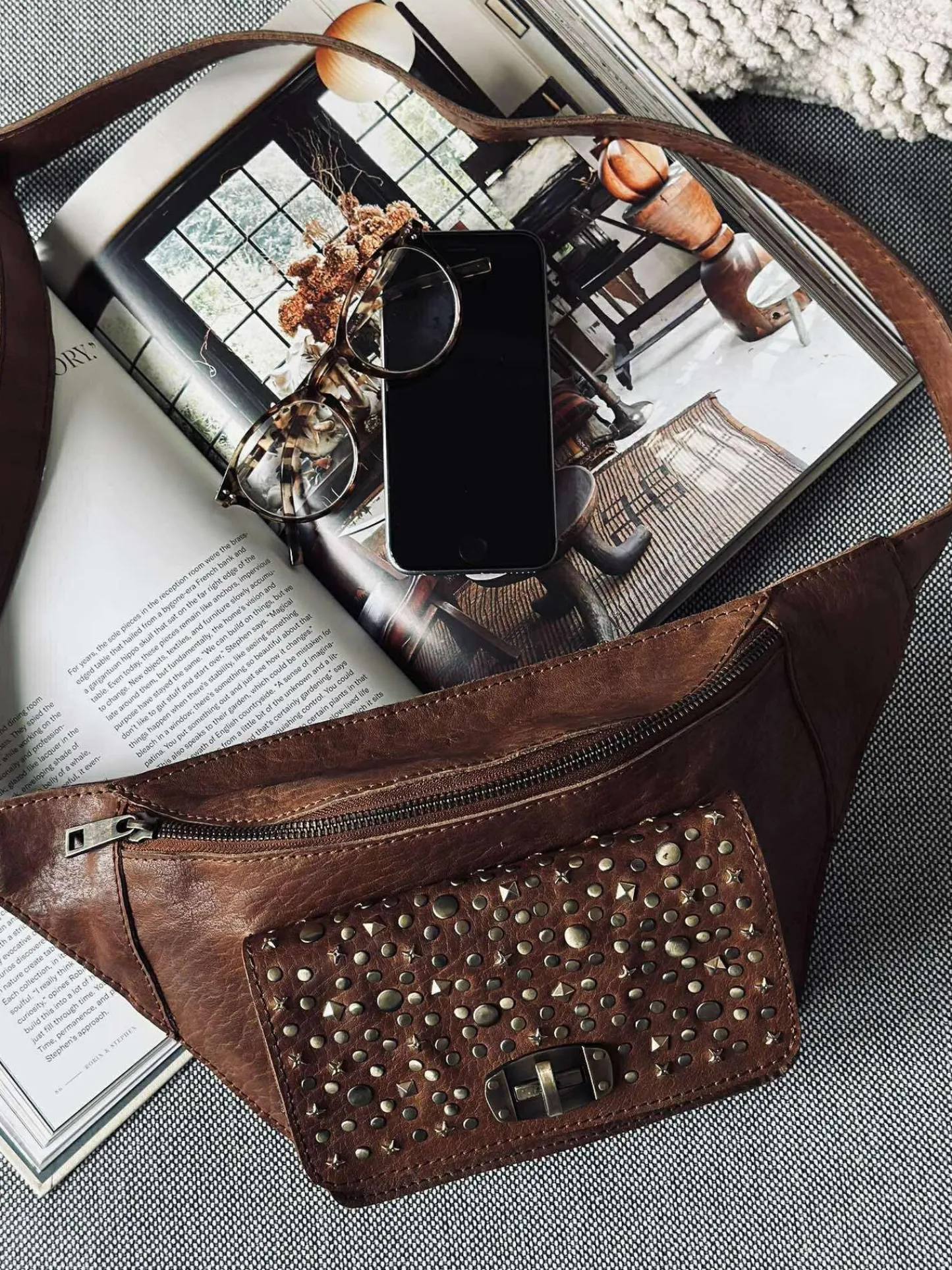 VIAMAJA Bumbag med nitter - Cognac Clearance