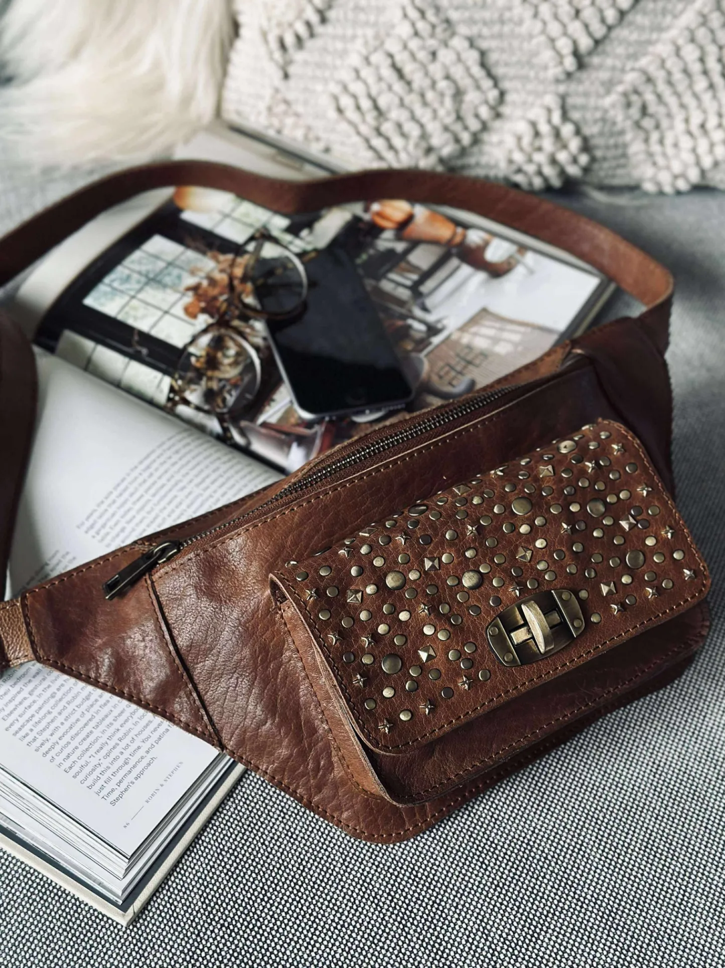 VIAMAJA Bumbag med nitter - Cognac Clearance