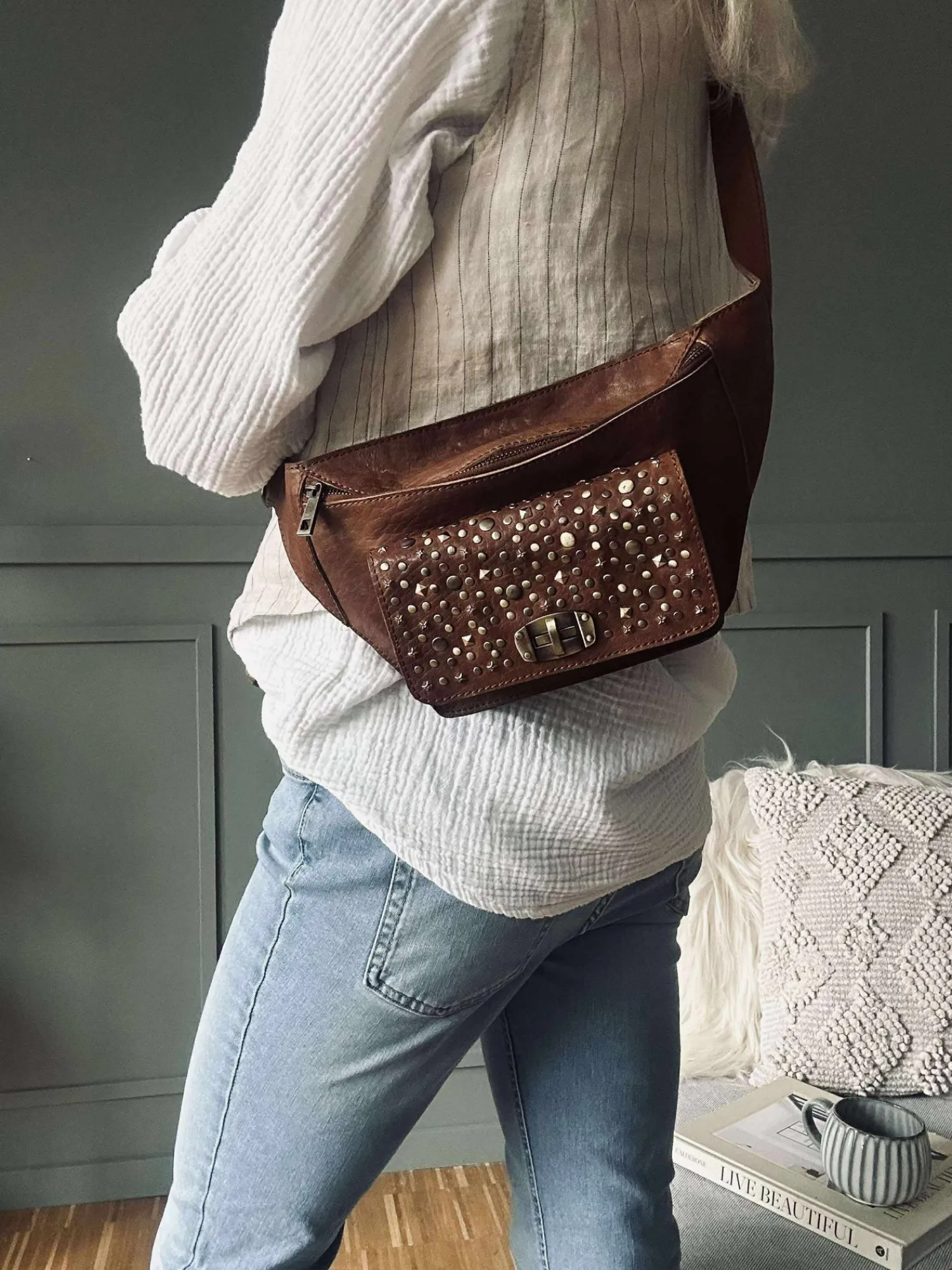 VIAMAJA Bumbag med nitter - Cognac Clearance