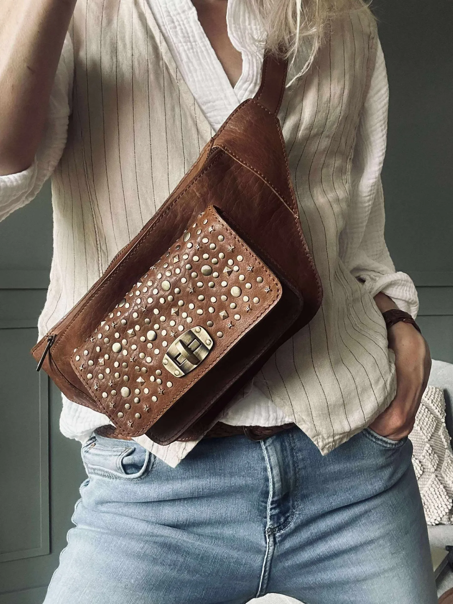 VIAMAJA Bumbag med nitter - Cognac Clearance