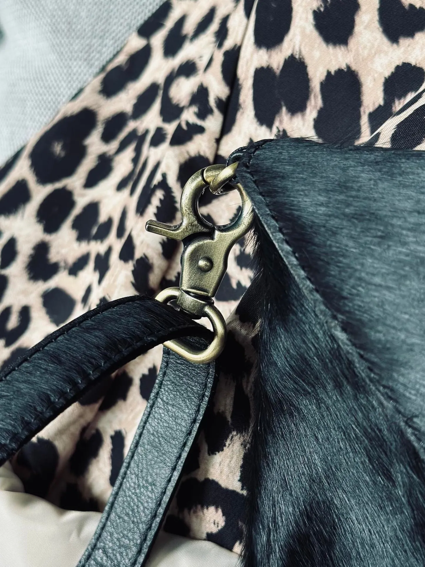 VIAMAJA Clutch - Jet Black Hot