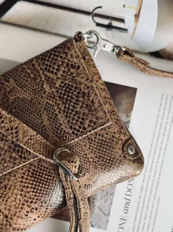 VIAMAJA Clutch - Snake Hot