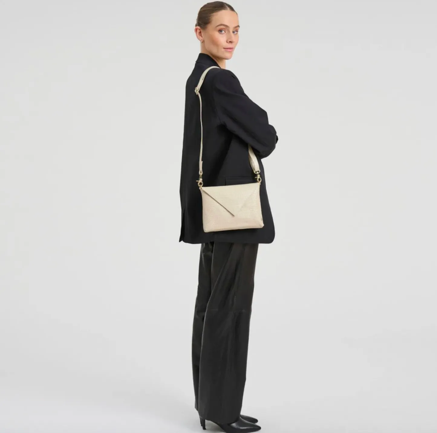 VIAMAJA Clutch croco i skind - Sand Outlet