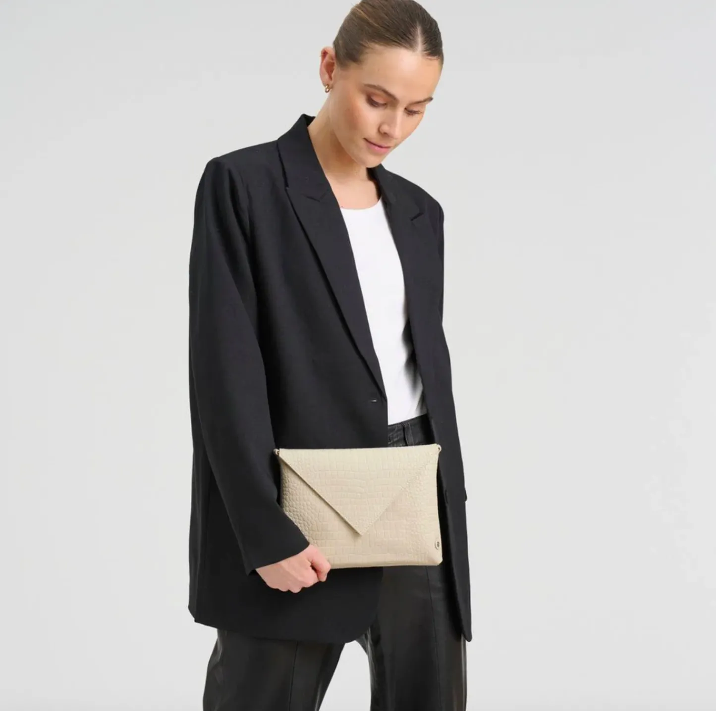 VIAMAJA Clutch croco i skind - Sand Outlet