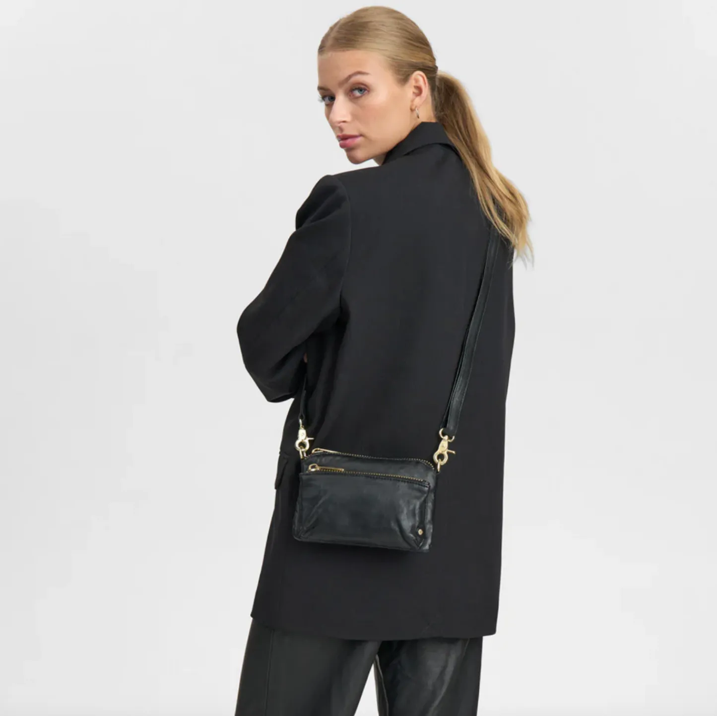 VIAMAJA Clutch crossover - Black / gold Clearance