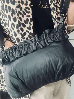 VIAMAJA Clutch med flæser Nero Clearance