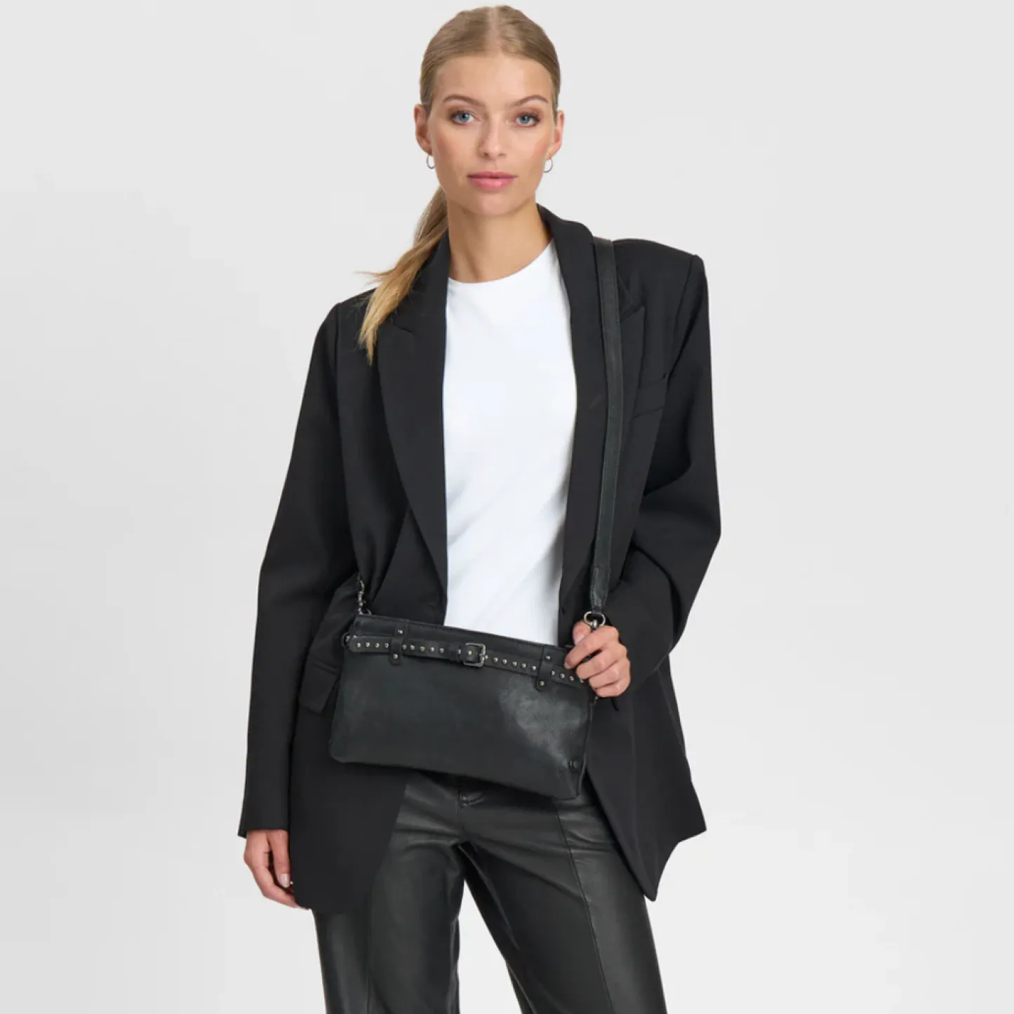 VIAMAJA Clutch med nitter Clearance