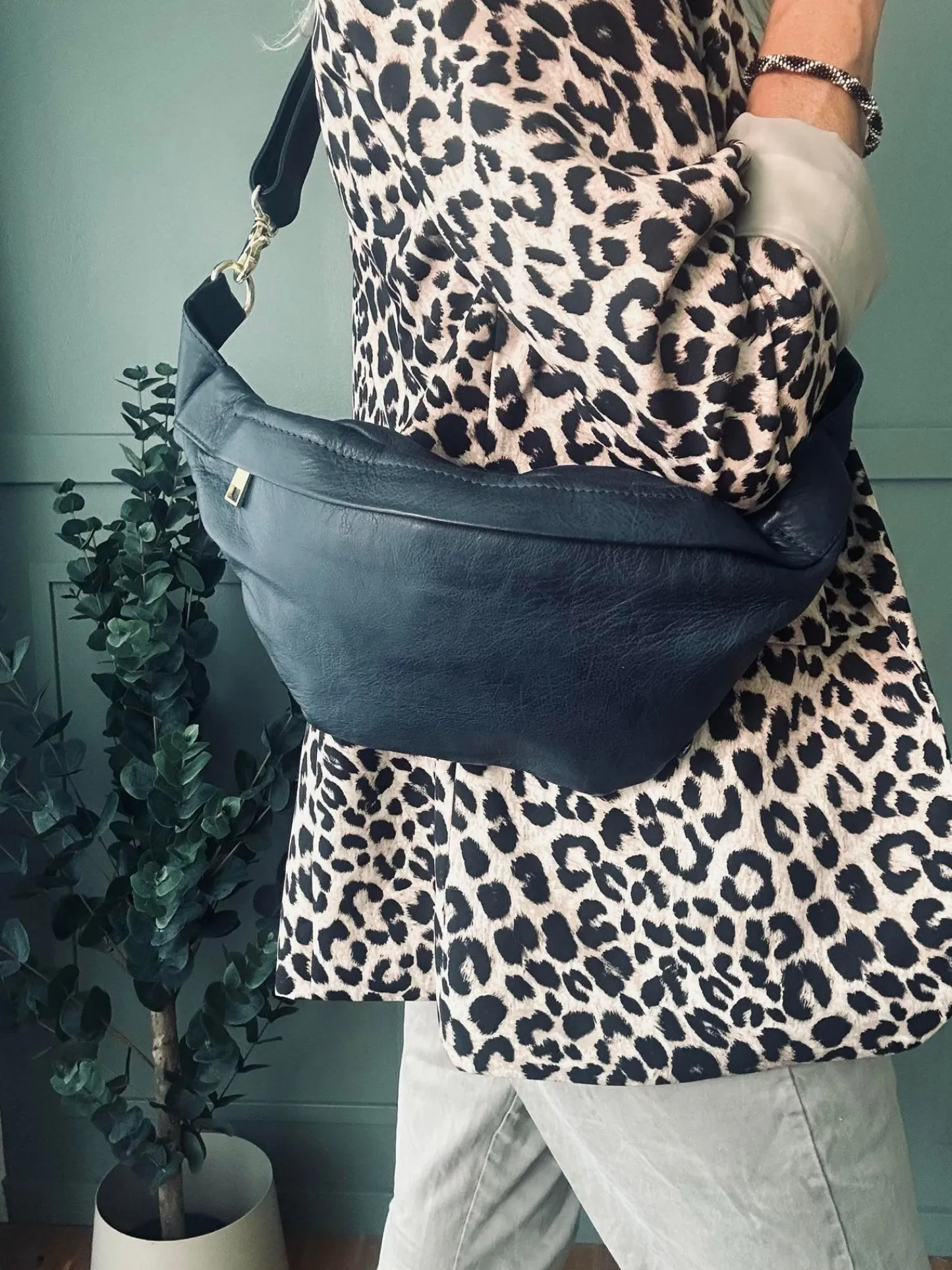 VIAMAJA Cool Buffy Bumbag i smørblødt læder - Midnight Blue Hot