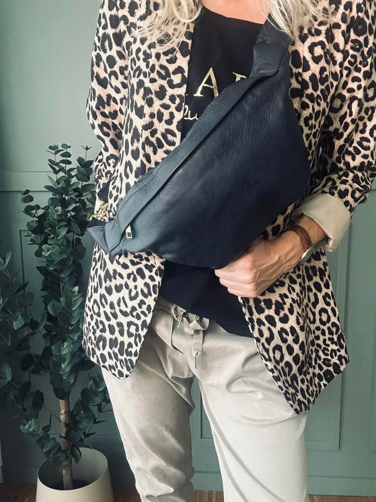 VIAMAJA Cool Buffy Bumbag i smørblødt læder - Midnight Blue Hot