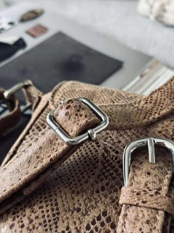VIAMAJA Crossbody Aura Snake - Camel Online
