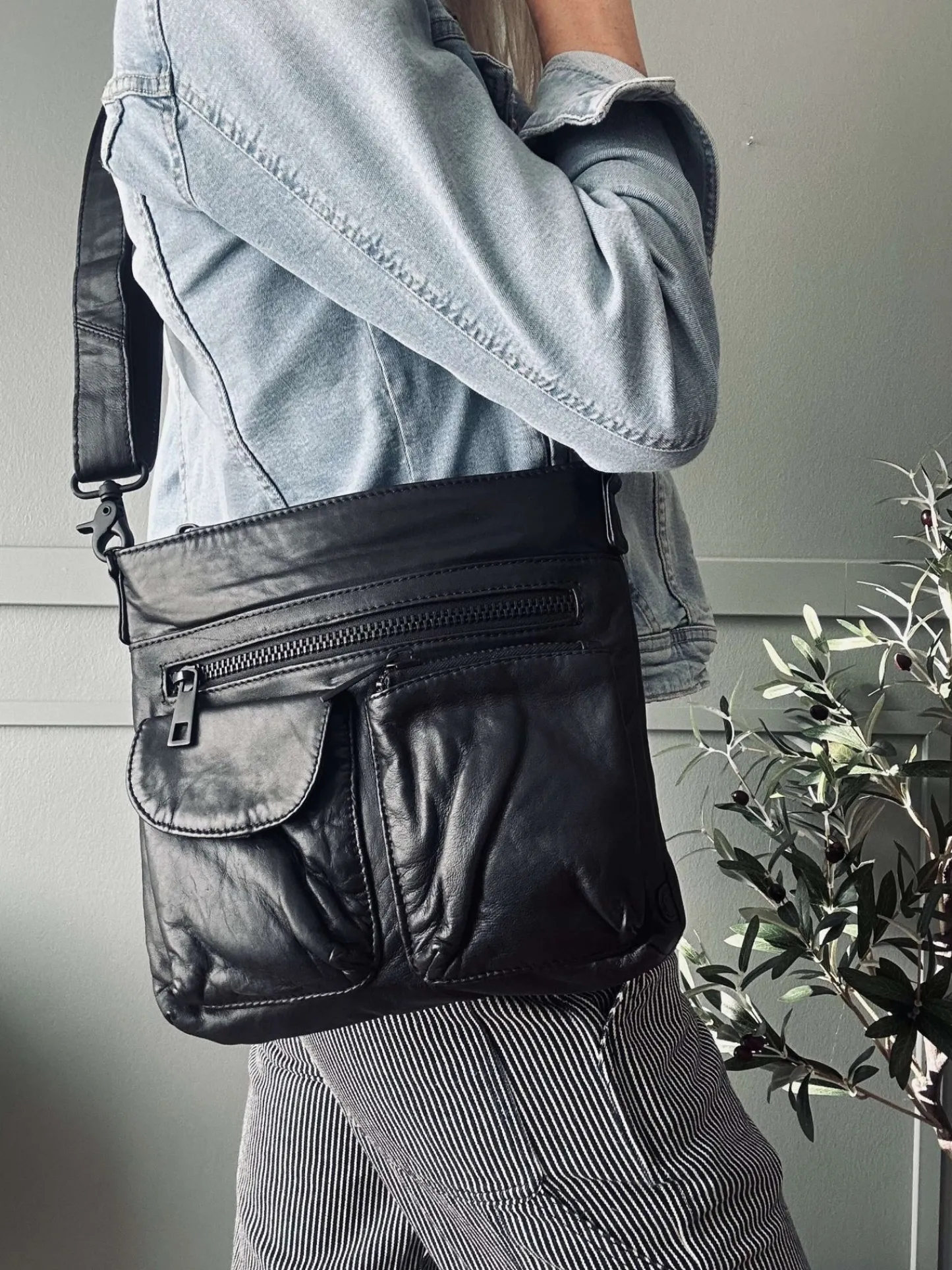 VIAMAJA Crossbody Black – Ultra blød Outlet