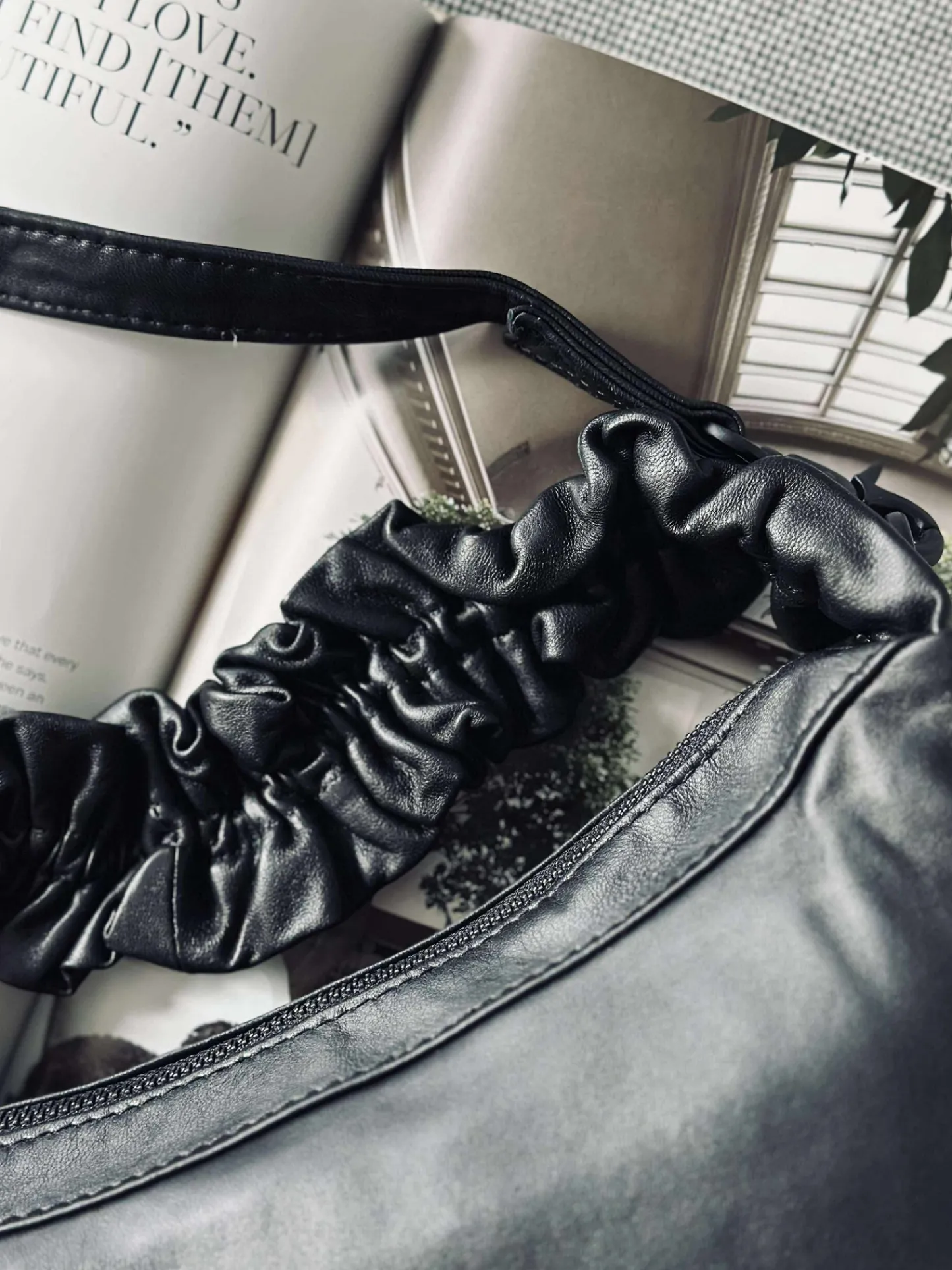 VIAMAJA Crossbody i lækker læderkvalitet New
