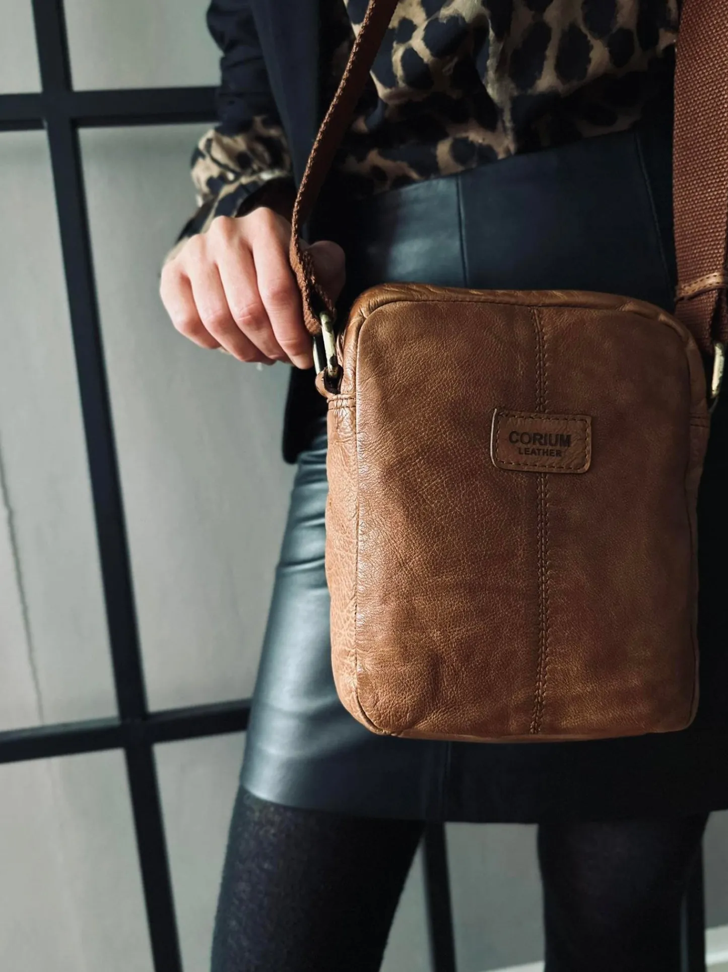 VIAMAJA Crossbody Raw Boheme – Cognac unisex Hot