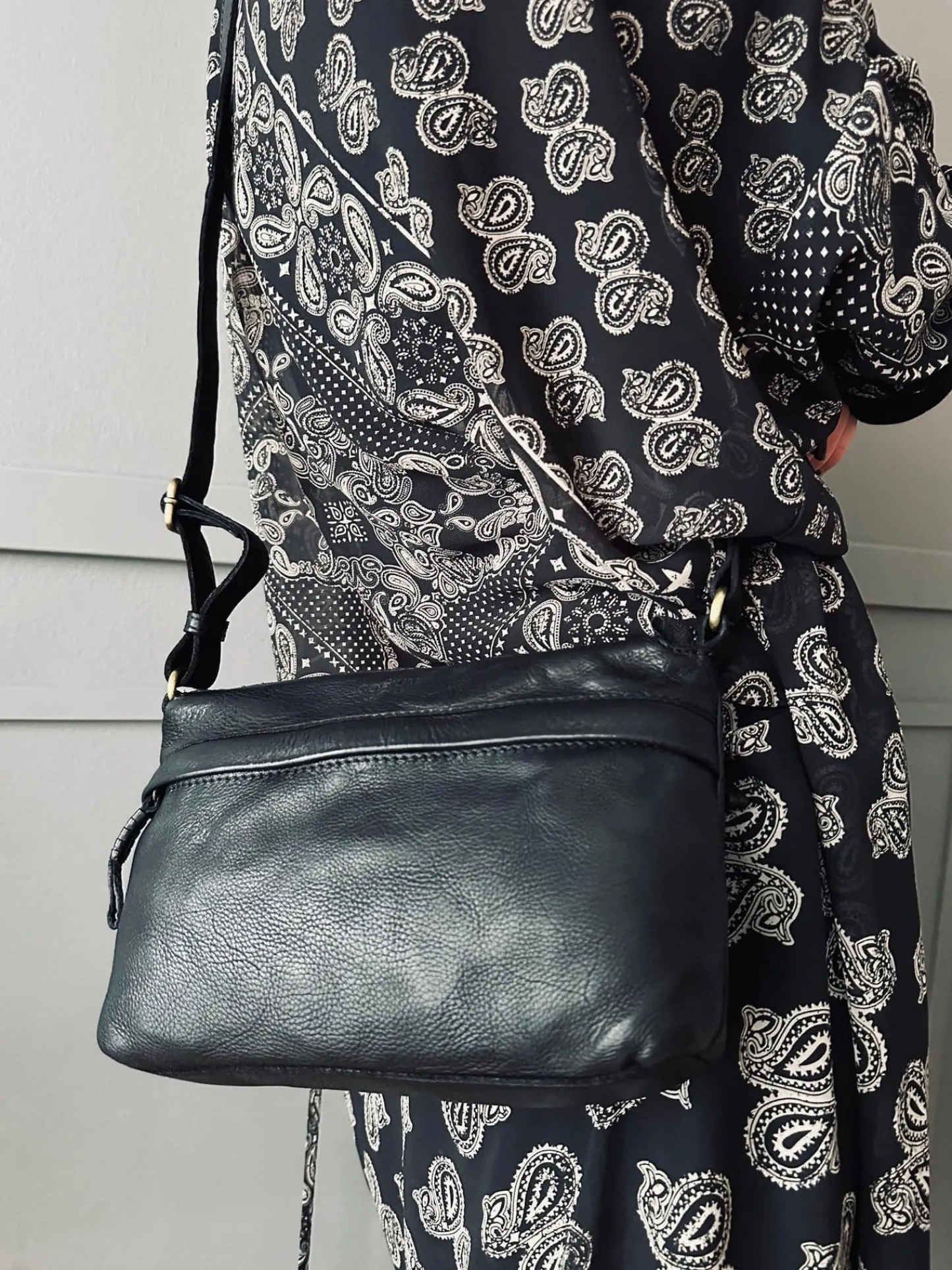 VIAMAJA Crossbody Raw Boheme Medium – Black Outlet