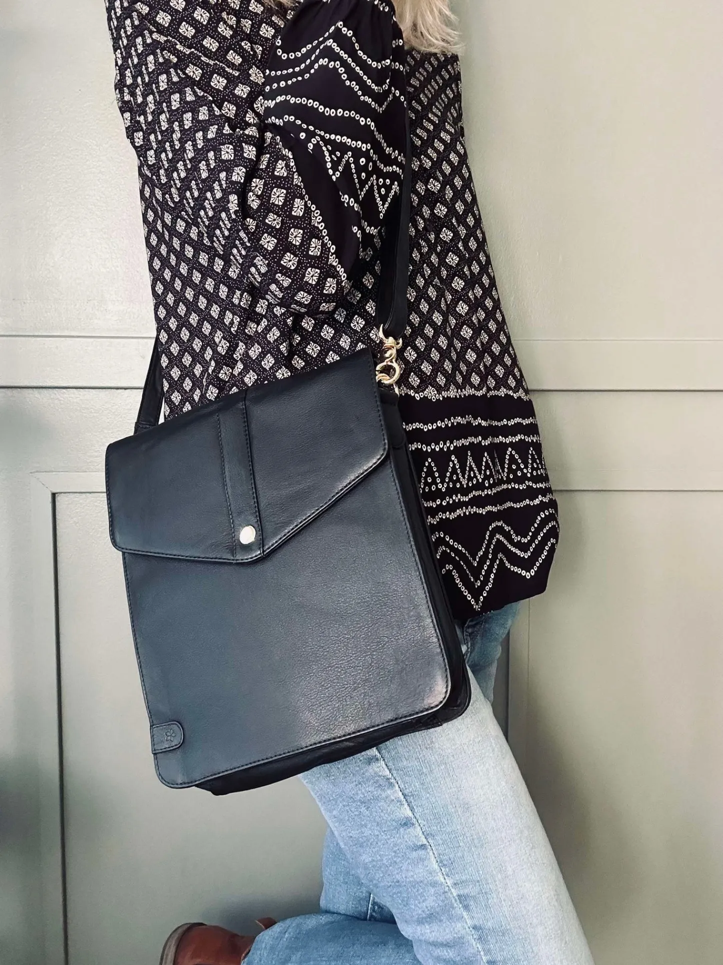 VIAMAJA Crossover Alice black / gold Outlet