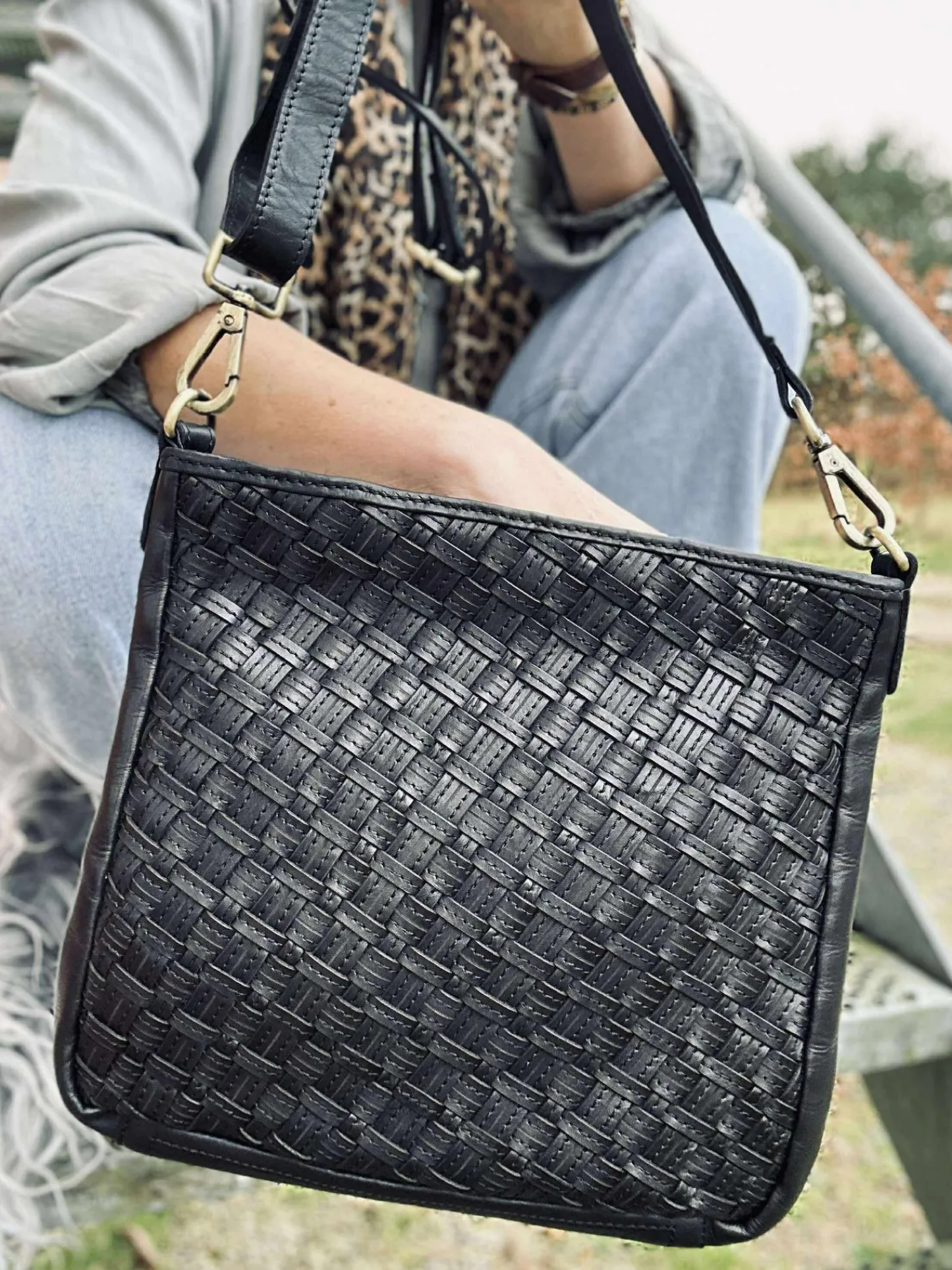VIAMAJA Crossover Mika medium - Black Sale