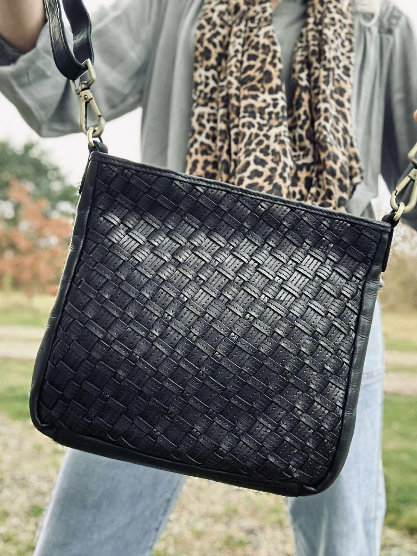 VIAMAJA Crossover Mika medium - Black Sale
